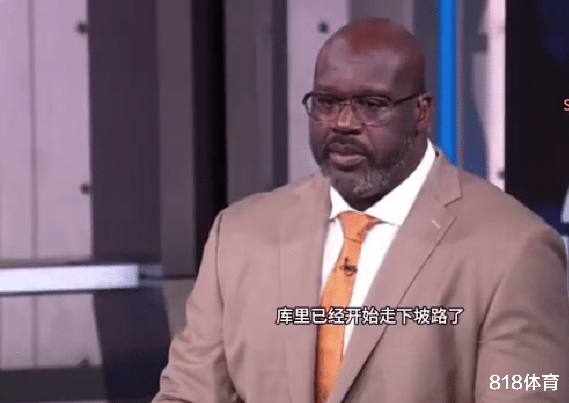 恒大在比赛中受伤退赛，库里主帅表示担忧！